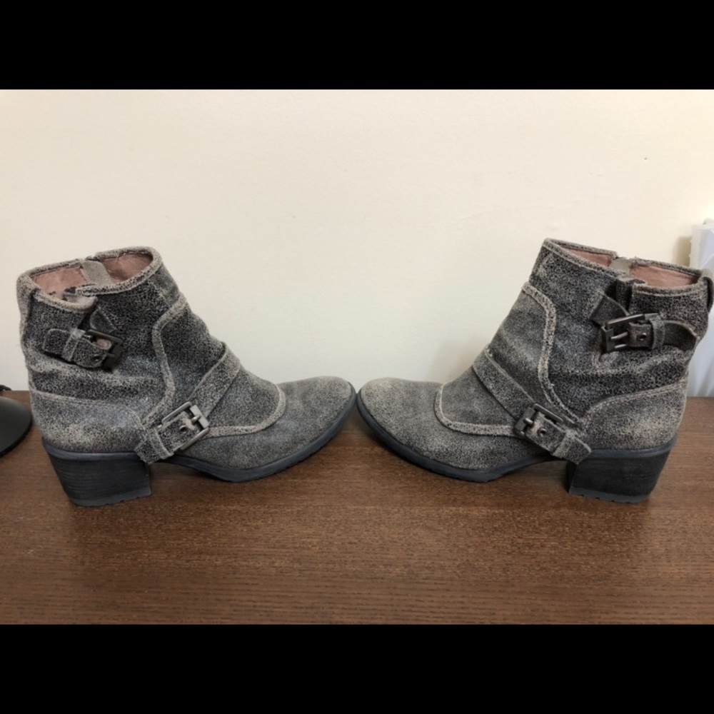 Donald Pliner Delta bootie 9.5